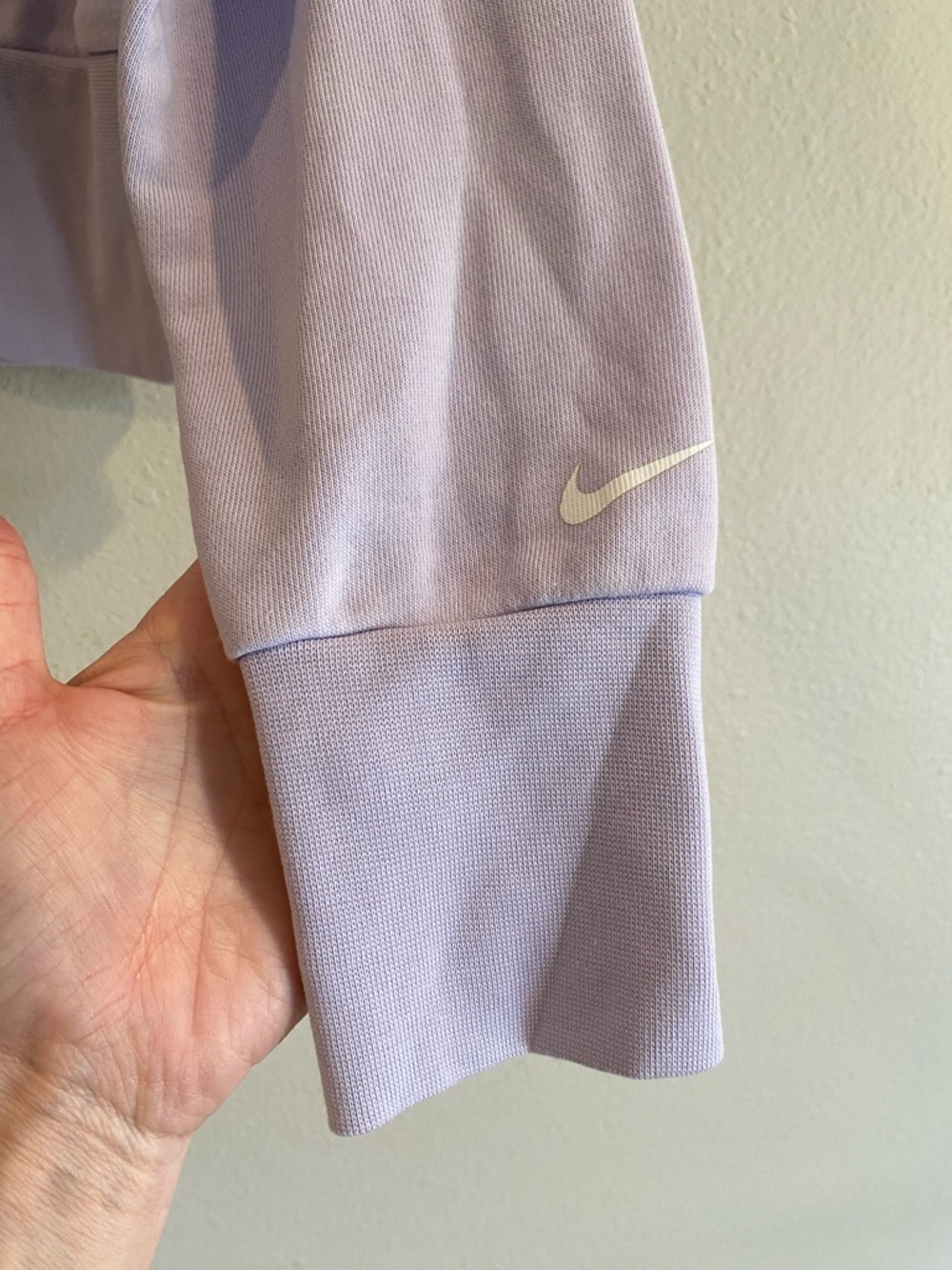 Nike Dri-FIT Lavender Cropped Sweatshirt XS Embossed Script Logo Pullover - Picture 8 of 9
